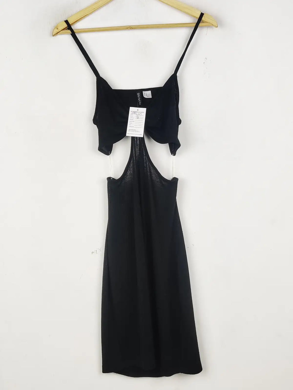 Buy online pre-used pre-loved 100% authentic & Original branded H&M (SBD-447) available in Pakistan. Top international brands avilable.