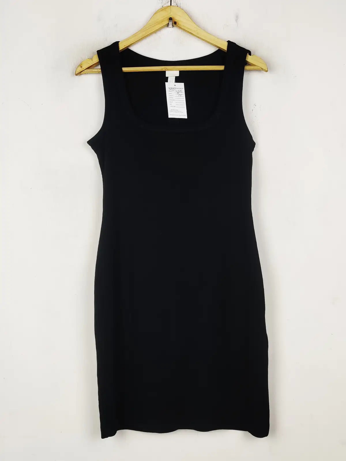 Buy online pre-used pre-loved 100% authentic & Original branded H&M (SBD-458) available in Pakistan. Top international brands avilable.