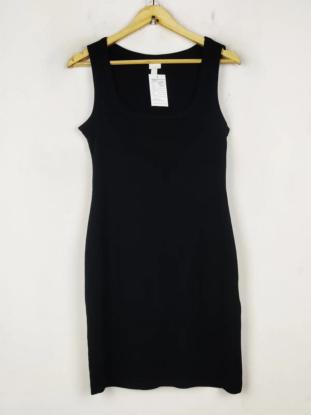 Buy online pre-used pre-loved 100% authentic & Original branded H&M (SBD-458) available in Pakistan. Top international brands avilable.