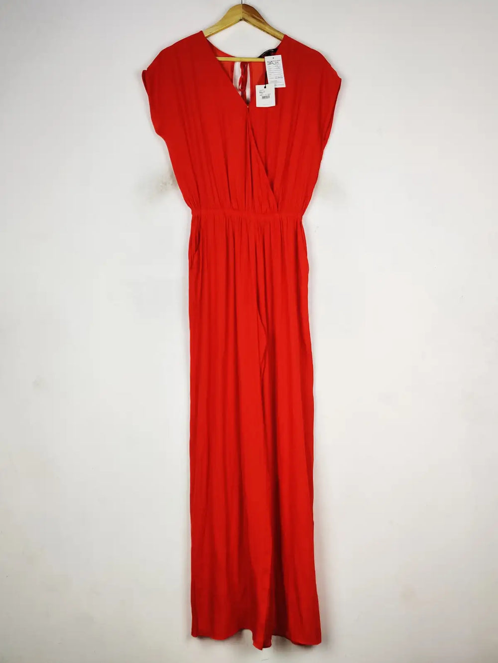 Buy online pre-used pre-loved 100% authentic & Original branded The Collection (SBD-469) available in Pakistan. Top international brands avilable.