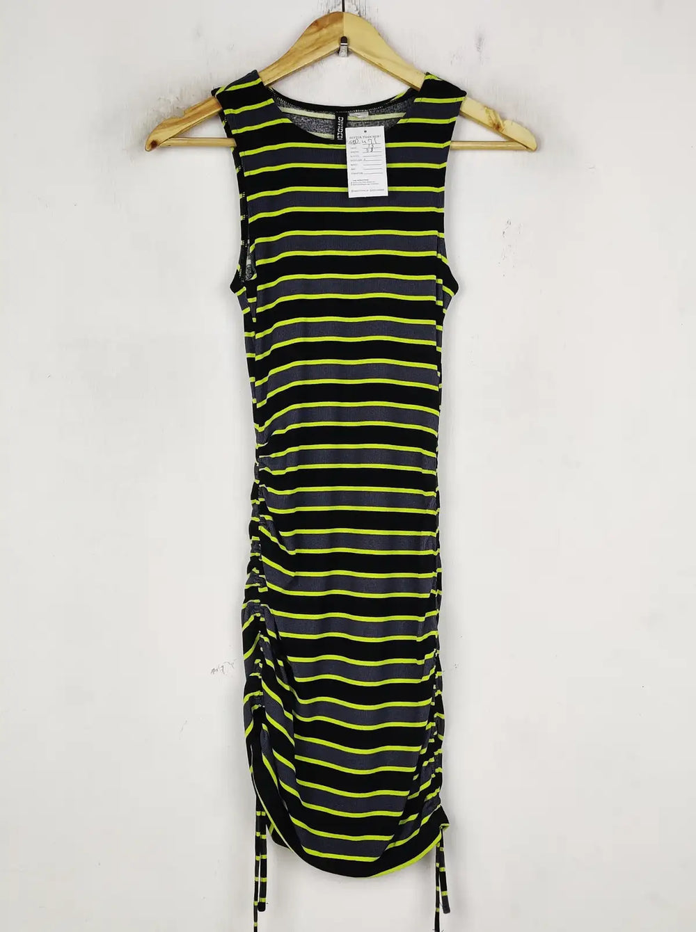 Buy online pre-used pre-loved 100% authentic & Original branded H&M (SBD-471) available in Pakistan. Top international brands avilable.