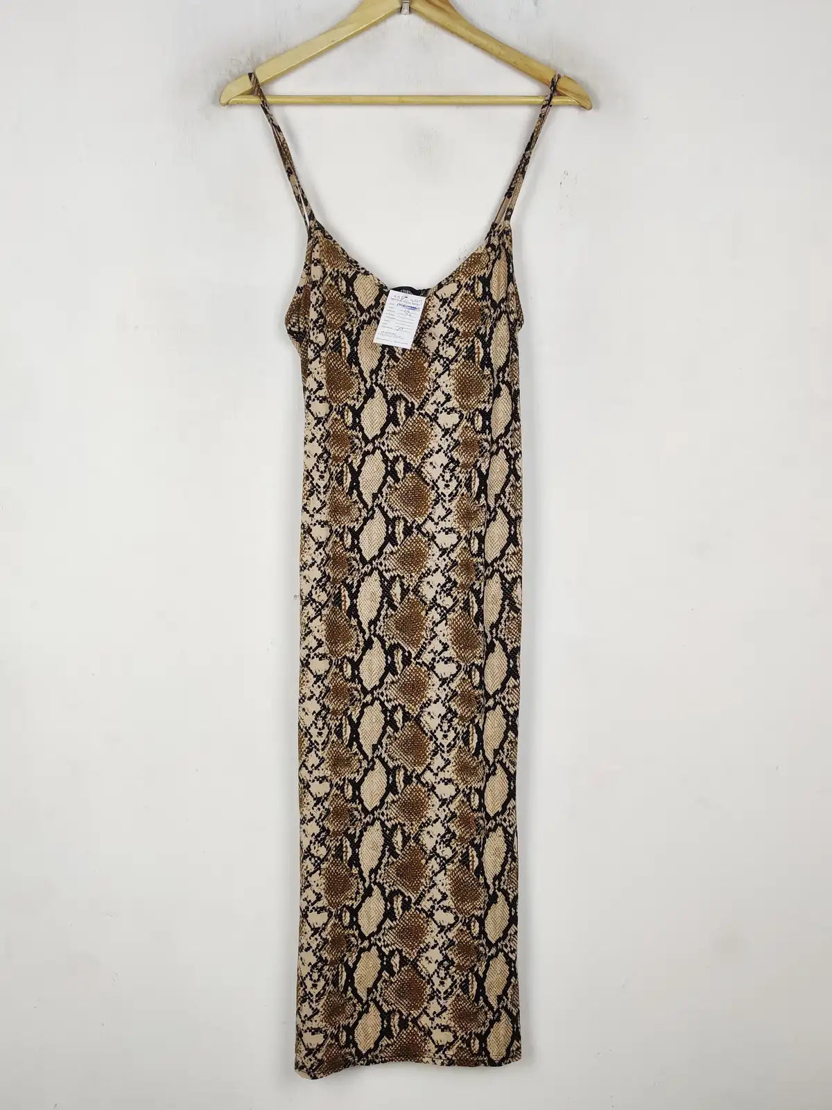 Buy online pre-used pre-loved 100% authentic & Original branded Prettylittlething (SBD-497) available in Pakistan. Top international brands avilable.