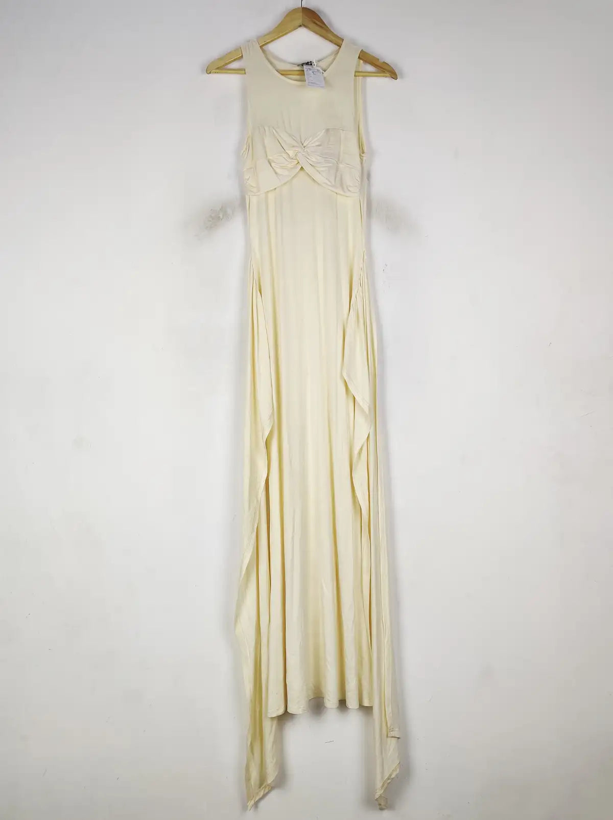 Buy online pre-used pre-loved 100% authentic & Original branded Glorgia (SBD-506) available in Pakistan. Top international brands avilable.