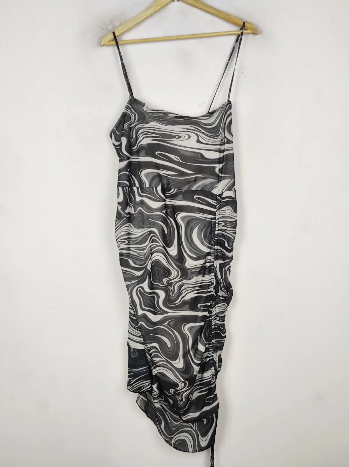 Buy online pre-used pre-loved 100% authentic & Original branded Unknown Brand (SBD-510) available in Pakistan. Top international brands avilable.