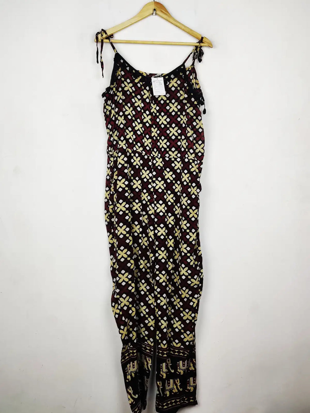 Buy online pre-used pre-loved 100% authentic & Original branded Unknown Brand (SBD-548) available in Pakistan. Top international brands avilable.