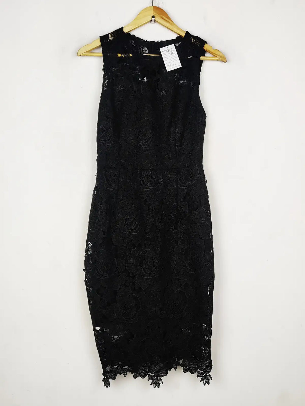 Buy online pre-used pre-loved 100% authentic & Original branded Unknown Brand (SBD-559) available in Pakistan. Top international brands avilable.