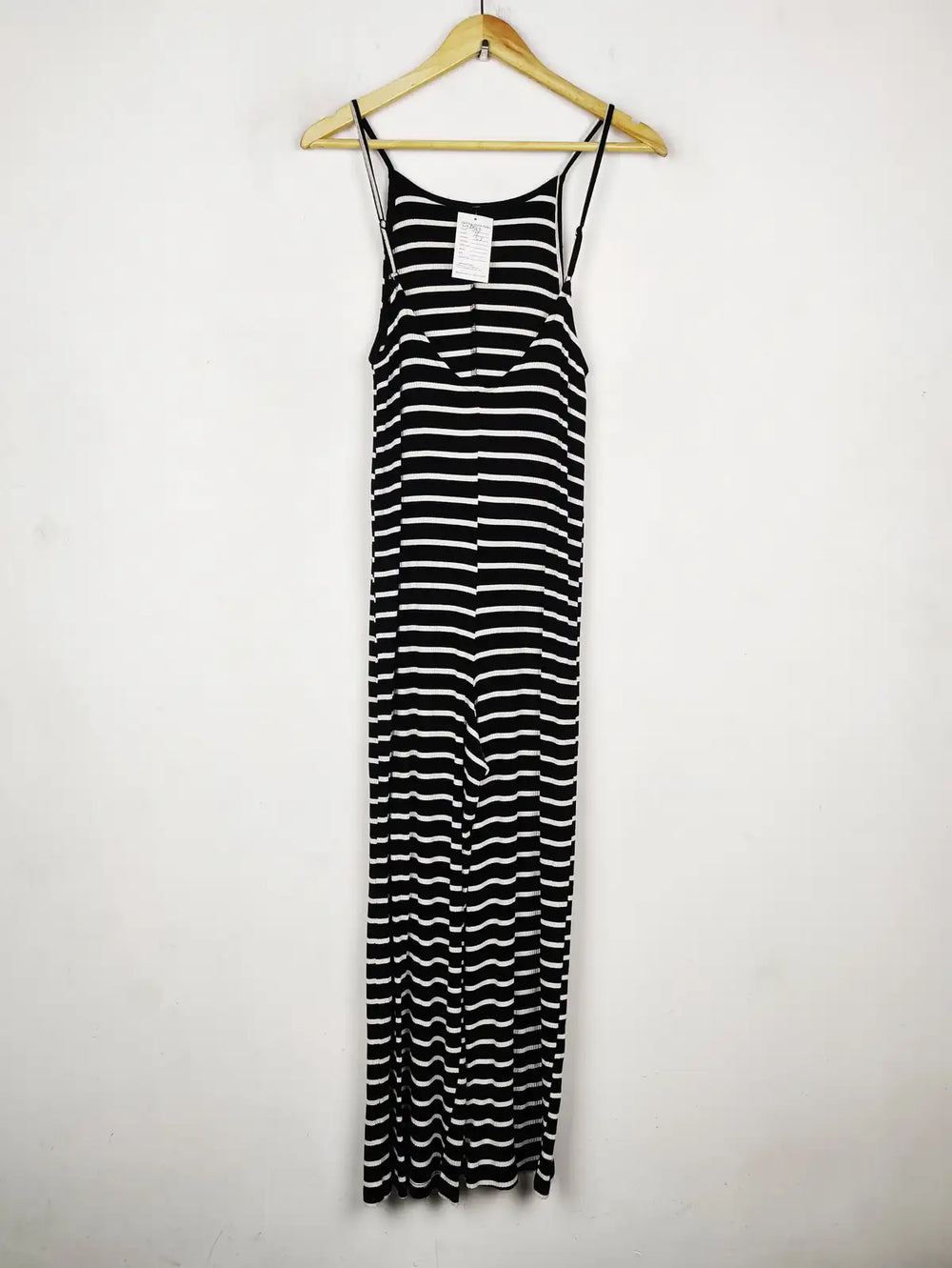 Buy online pre-used pre-loved 100% authentic & Original branded Unknown Brand (SBD-563) available in Pakistan. Top international brands avilable.
