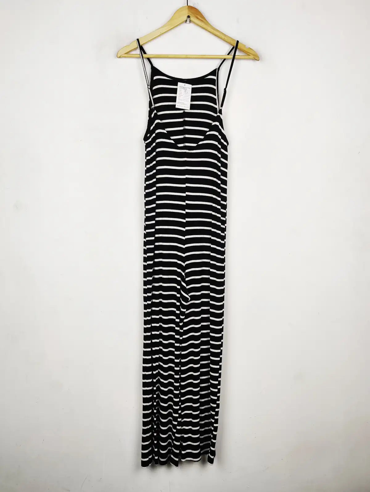 Buy online pre-used pre-loved 100% authentic & Original branded Unknown Brand (SBD-563) available in Pakistan. Top international brands avilable.