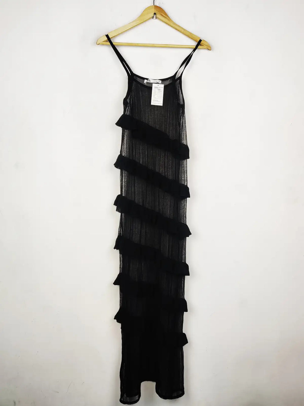 Buy online pre-used pre-loved 100% authentic & Original branded Zara (SBD-566) available in Pakistan. Top international brands avilable.