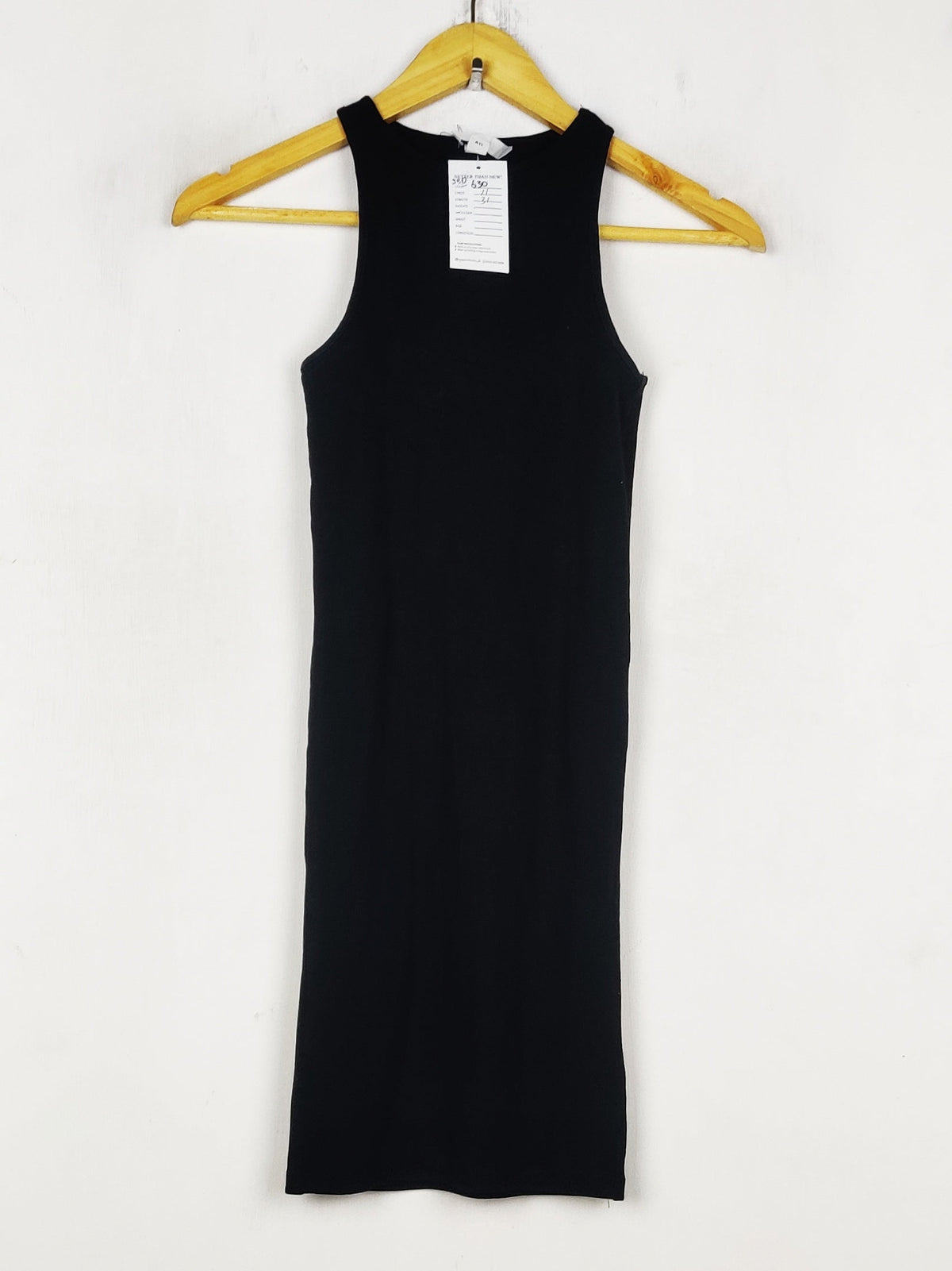 Buy online pre-used pre-loved 100% authentic & Original branded H&M (SBD-630) available in Pakistan. Top international brands avilable.
