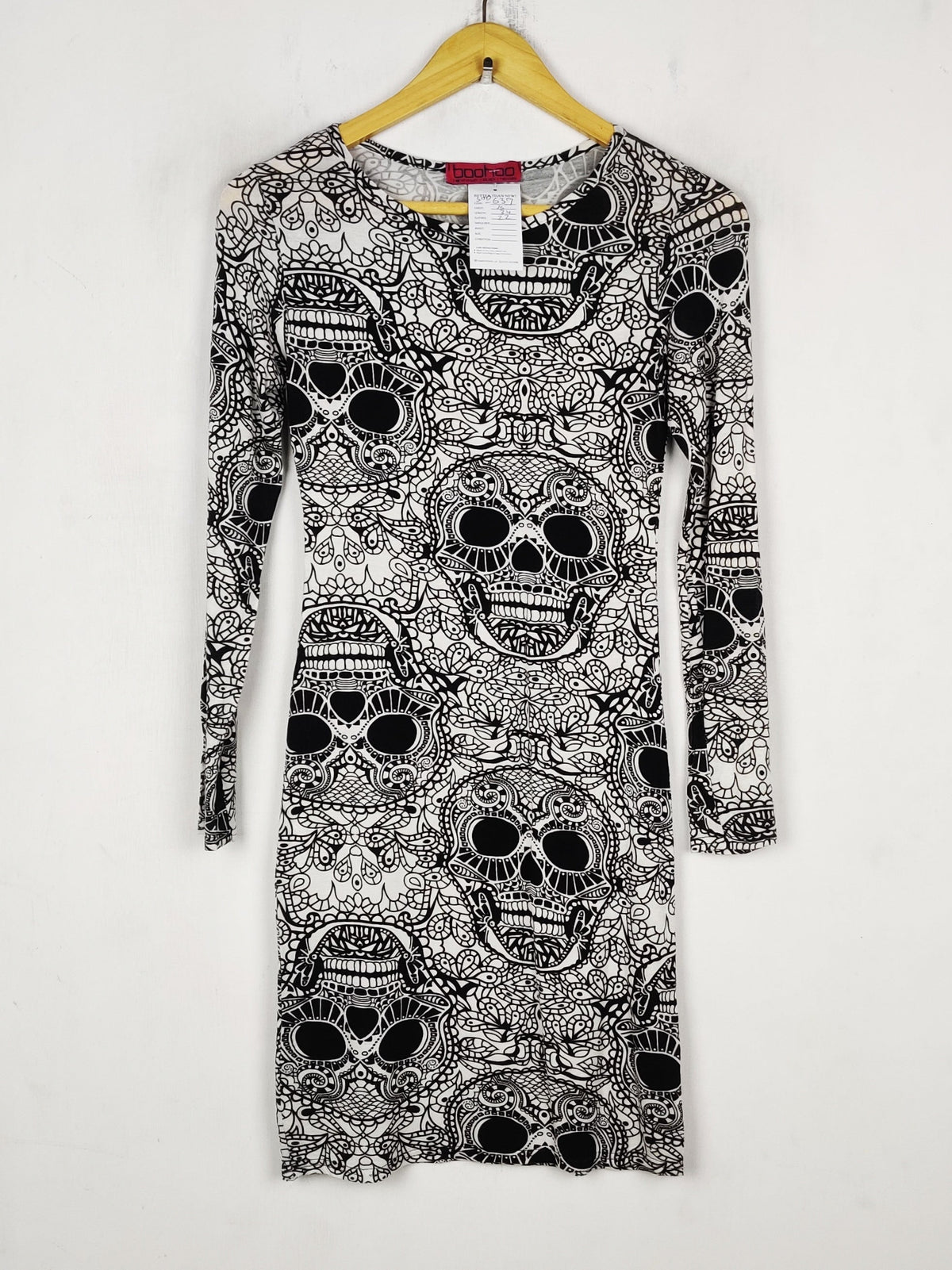 Buy online pre-used pre-loved 100% authentic & Original branded Boohoo (SBD-637) available in Pakistan. Top international brands avilable.