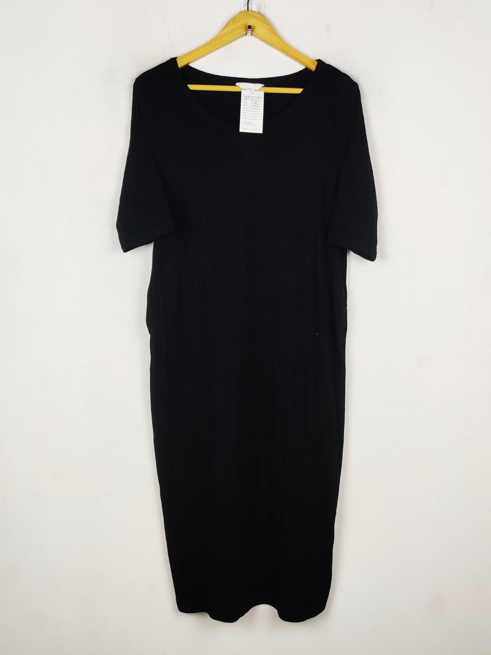 Buy online pre-used pre-loved 100% authentic & Original branded H&M (SBD-643) available in Pakistan. Top international brands avilable.