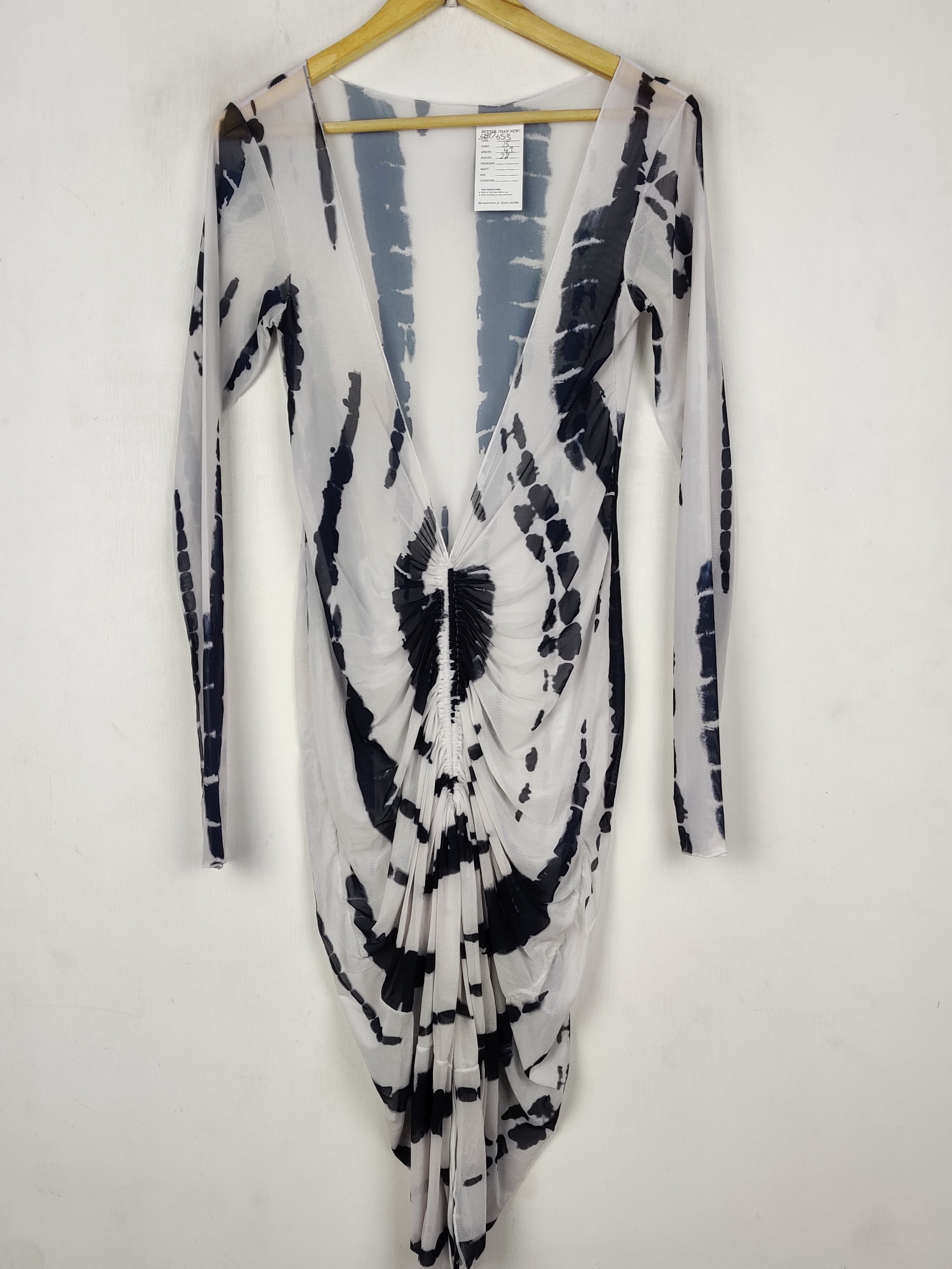 Buy online pre-used pre-loved 100% authentic & Original branded Unknown Brand (SBD-653) available in Pakistan. Top international brands avilable.