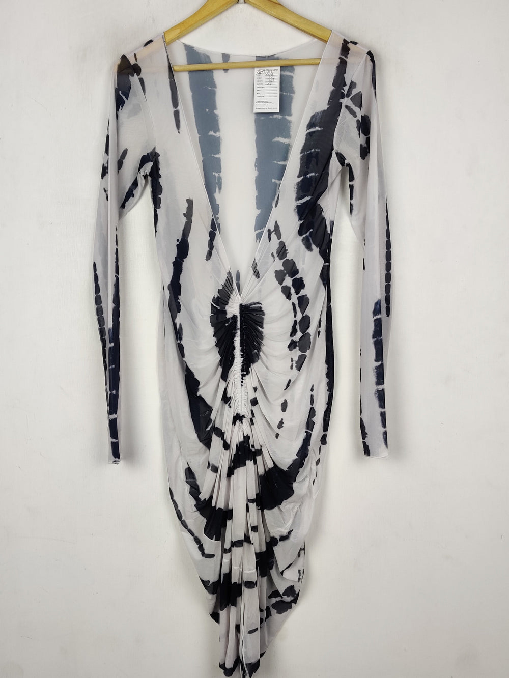 Buy online pre-used pre-loved 100% authentic & Original branded Unknown Brand (SBD-653) available in Pakistan. Top international brands avilable.