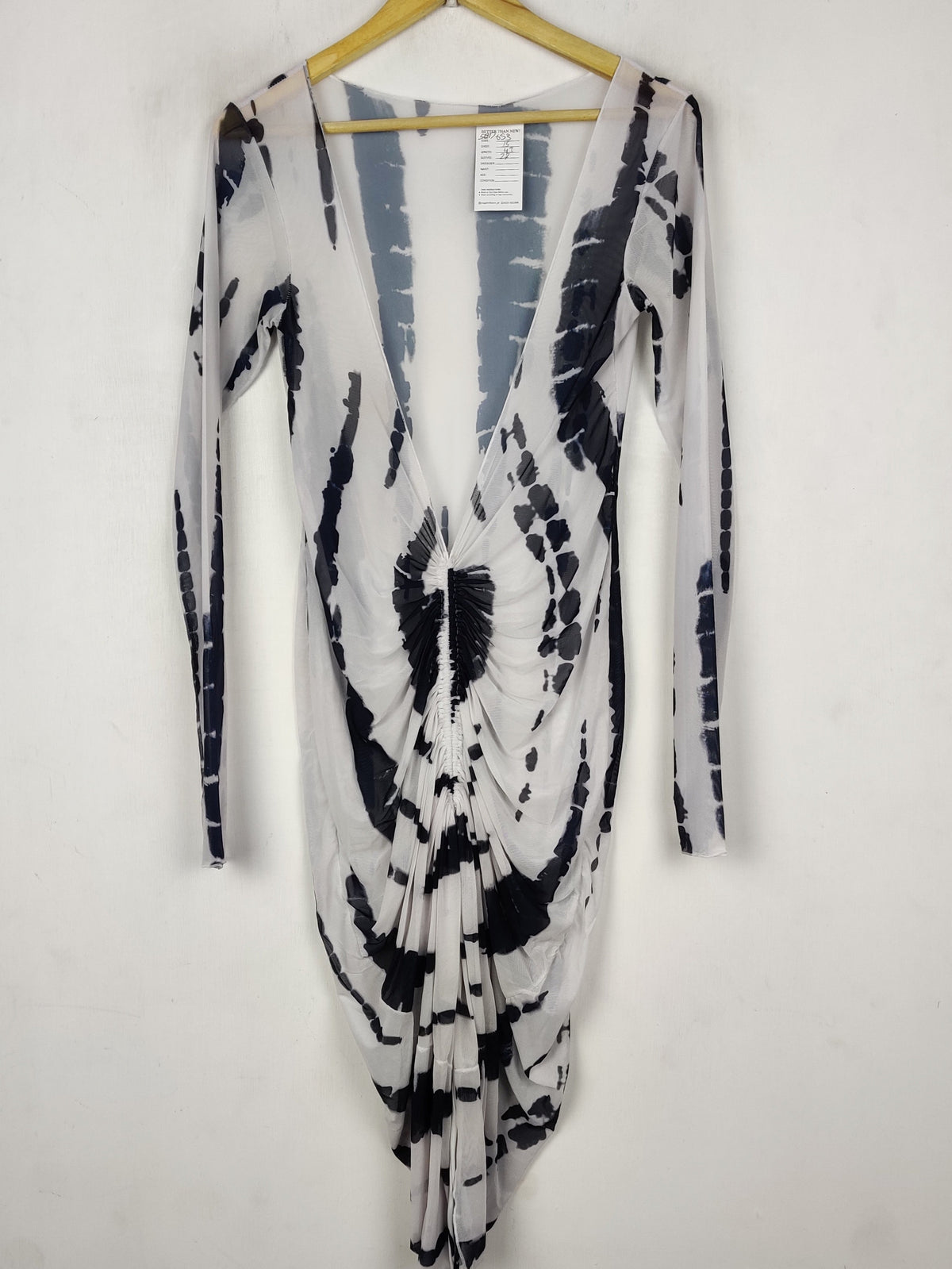 Buy online pre-used pre-loved 100% authentic & Original branded Unknown Brand (SBD-653) available in Pakistan. Top international brands avilable.