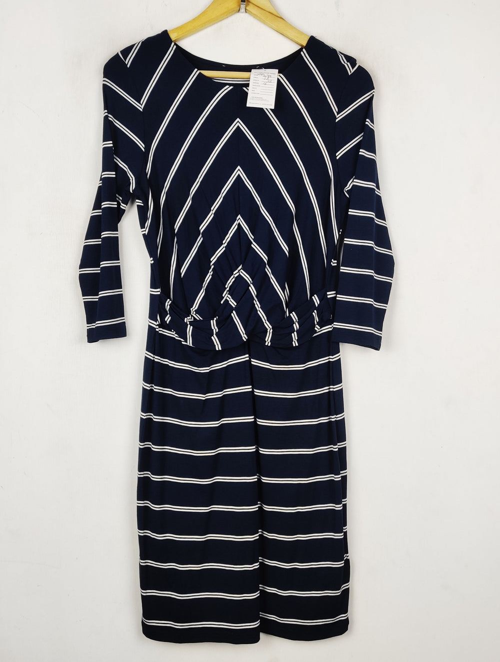 Buy online pre-used pre-loved 100% authentic & Original branded Unknown Brand (SBD-679) available in Pakistan. Top international brands avilable.