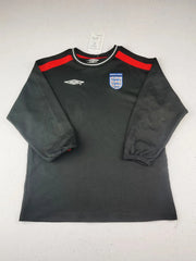 Buy online pre-used pre-loved 100% authentic & Original branded Umbro (SBT-2211) available in Pakistan. Top international brands avilable.