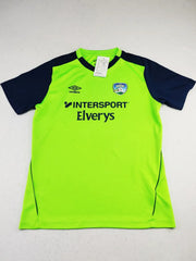 Buy online pre-used pre-loved 100% authentic & Original branded Umbro (SBT-2547) available in Pakistan. Top international brands avilable.