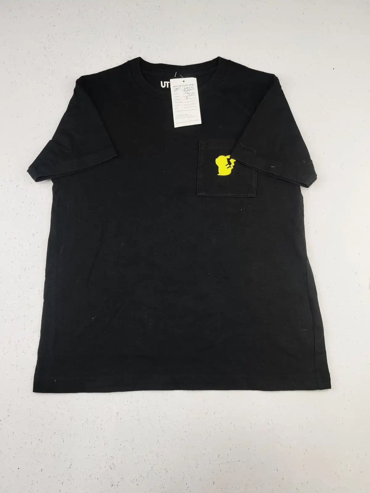 Buy online pre-used pre-loved 100% authentic & Original branded Uniqlo (SBT-3935) available in Pakistan. Top international brands avilable.