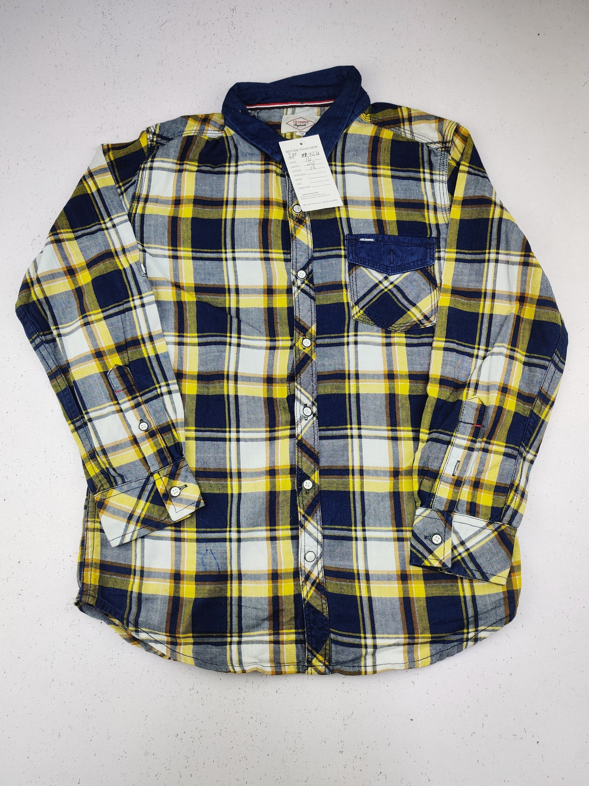 Buy online pre-used pre-loved 100% authentic & Original branded Lee Cooper (SBT-4216) available in Pakistan. Top international brands avilable.