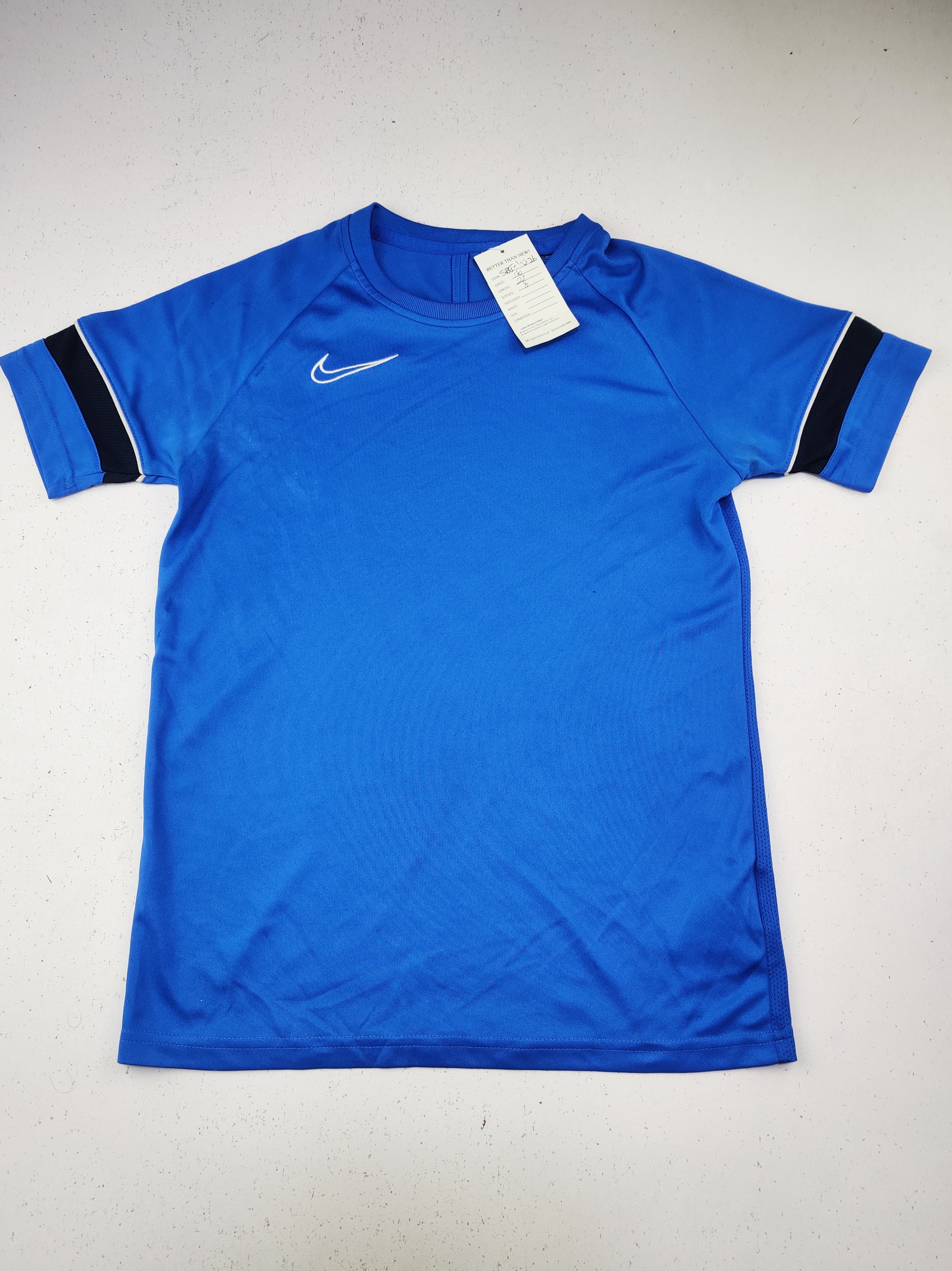 Buy online pre-used pre-loved 100% authentic & Original branded Nike (SBT-4236) available in Pakistan. Top international brands avilable.
