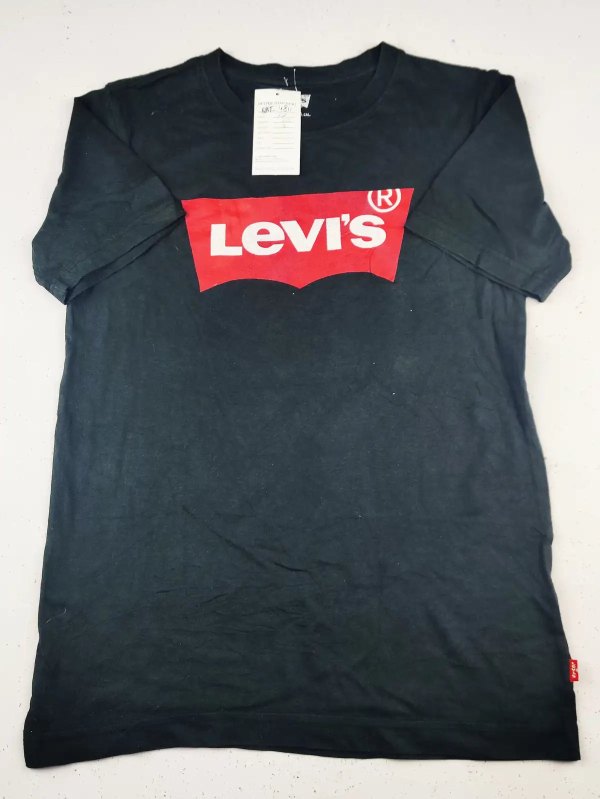 Buy online pre-used pre-loved 100% authentic & Original branded Levis (SBT-4811) available in Pakistan. Top international brands avilable.