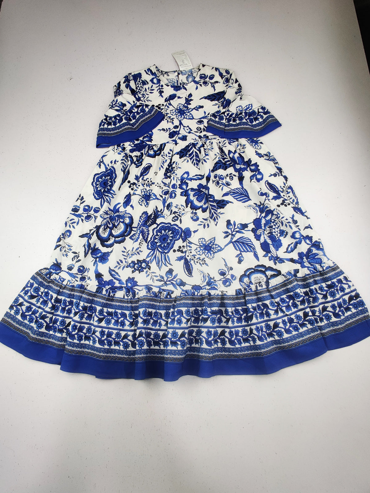 Buy online pre-used pre-loved 100% authentic & Original branded Shein (SGT-4289) available in Pakistan. Top international brands avilable.