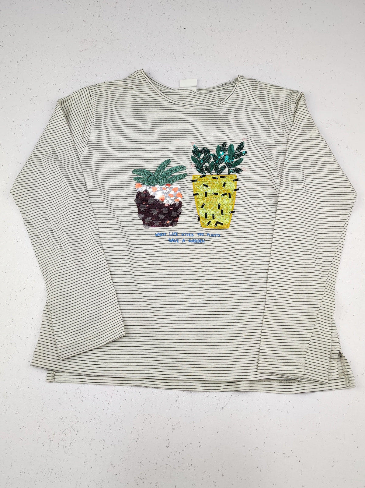 Buy online pre-used pre-loved 100% authentic & Original branded Zara (SGT-4339) available in Pakistan. Top international brands avilable.