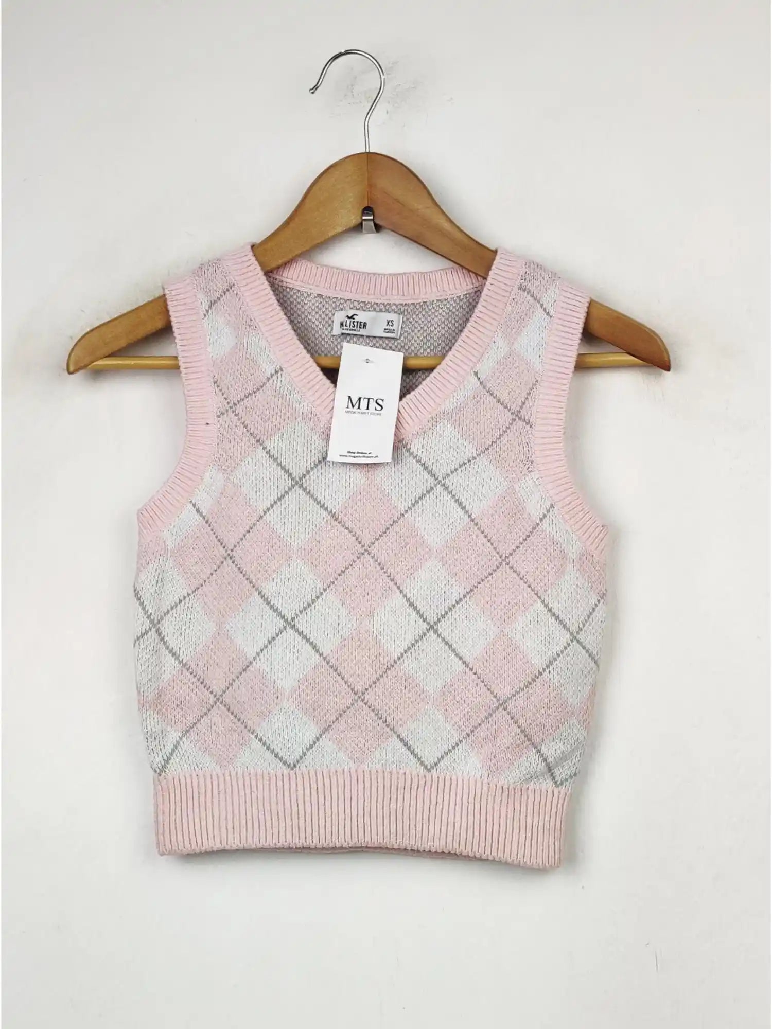 Buy online pre-used pre-loved 100% authentic & Original branded Hollister (SL-1011) available in Pakistan. Top international brands avilable.