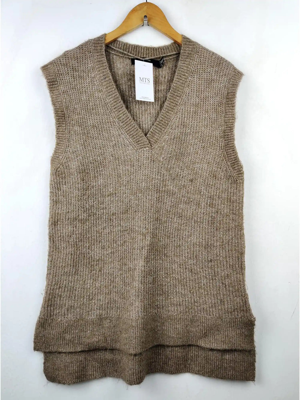 Buy online pre-used pre-loved 100% authentic & Original branded Vero Moda (SL-1057) available in Pakistan. Top international brands avilable.