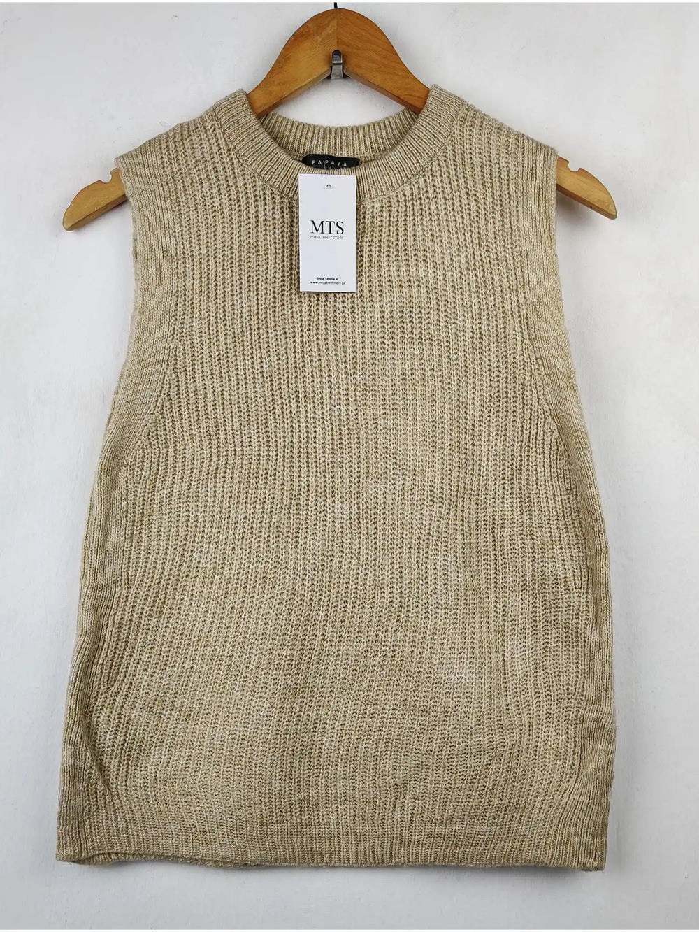 Buy online pre-used pre-loved 100% authentic & Original branded Papaya (SL-1099) available in Pakistan. Top international brands avilable.