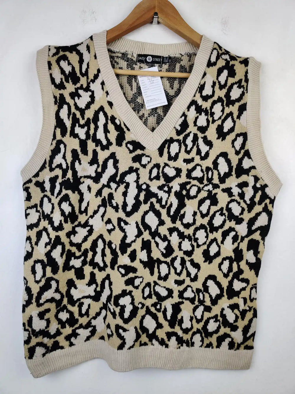 Buy online pre-used pre-loved 100% authentic & Original branded Daisy Street (SL-1418) available in Pakistan. Top international brands avilable.