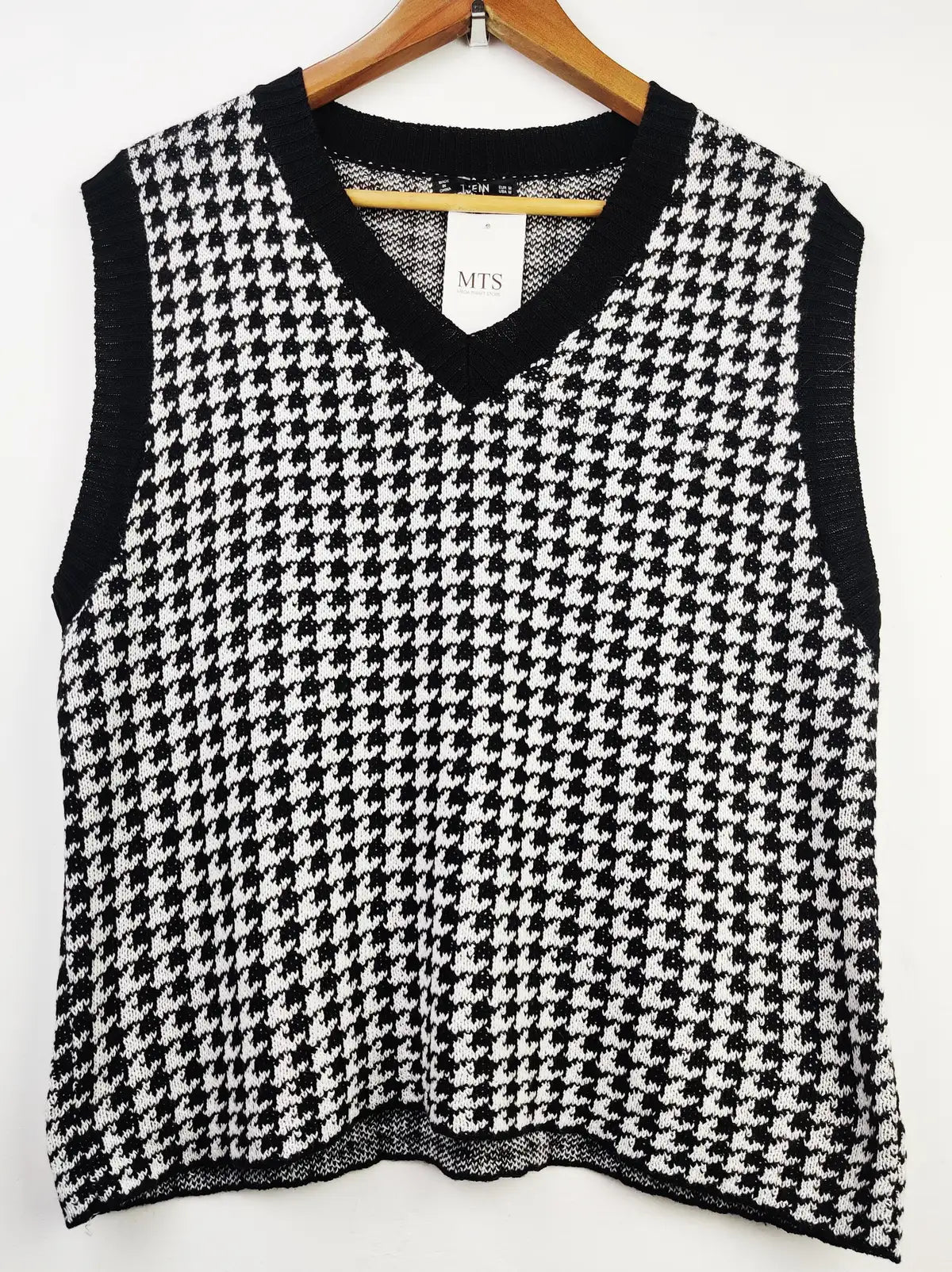 Buy online pre-used pre-loved 100% authentic & Original branded Shein (SL-1679) available in Pakistan. Top international brands avilable.