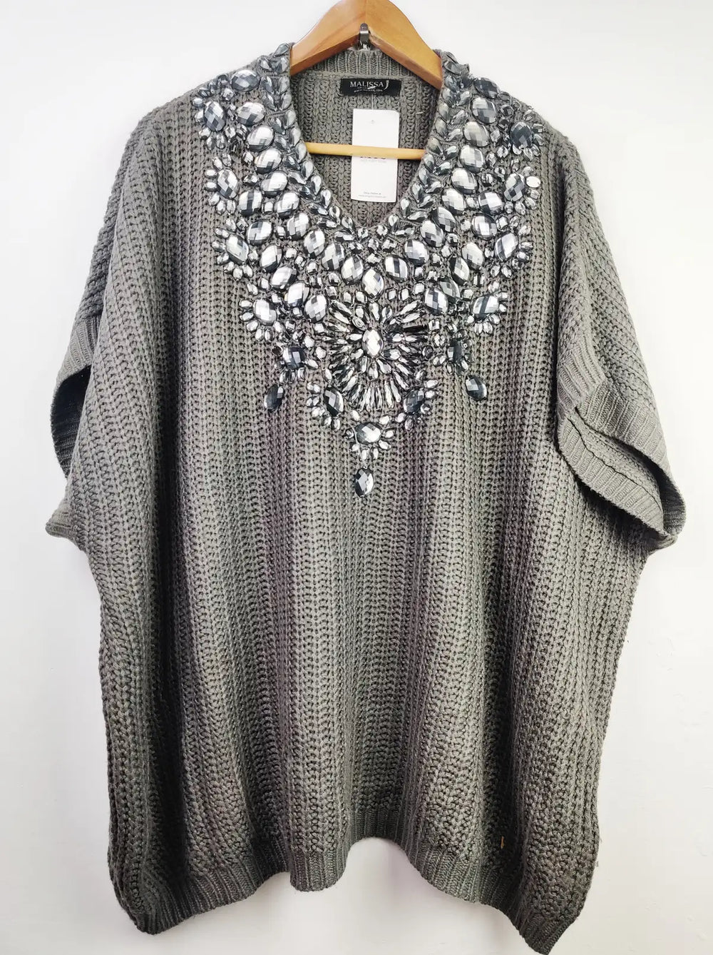 Buy online pre-used pre-loved 100% authentic & Original branded Malissa (SL-1680) available in Pakistan. Top international brands avilable.