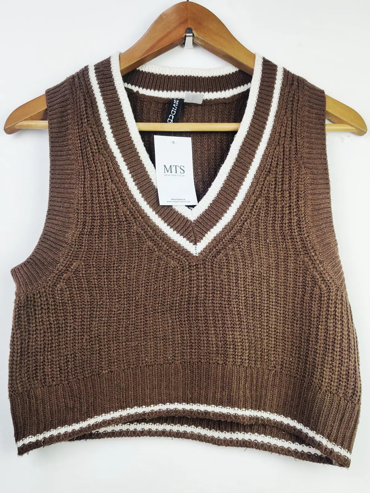 Buy online pre-used pre-loved 100% authentic & Original branded Shein (SL-1683) available in Pakistan. Top international brands avilable.