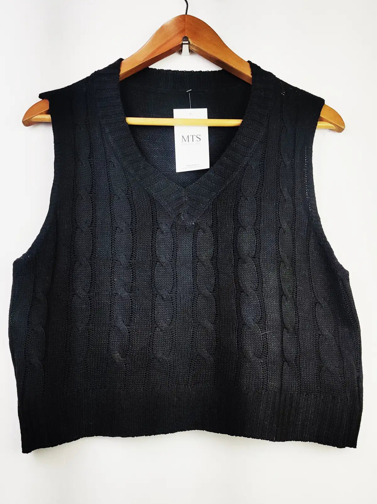 Buy online pre-used pre-loved 100% authentic & Original branded H&M (SL-1684) available in Pakistan. Top international brands avilable.