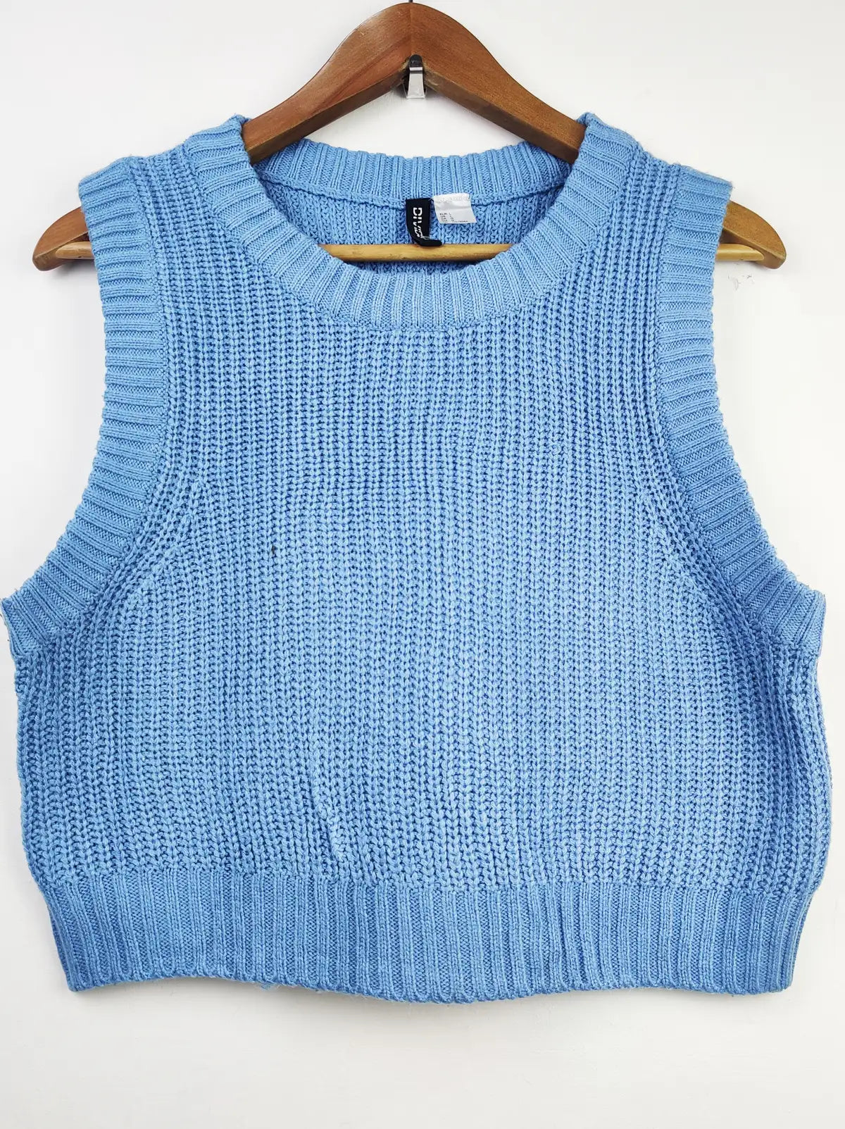 Buy online pre-used pre-loved 100% authentic & Original branded H&M (SL-1687) available in Pakistan. Top international brands avilable.