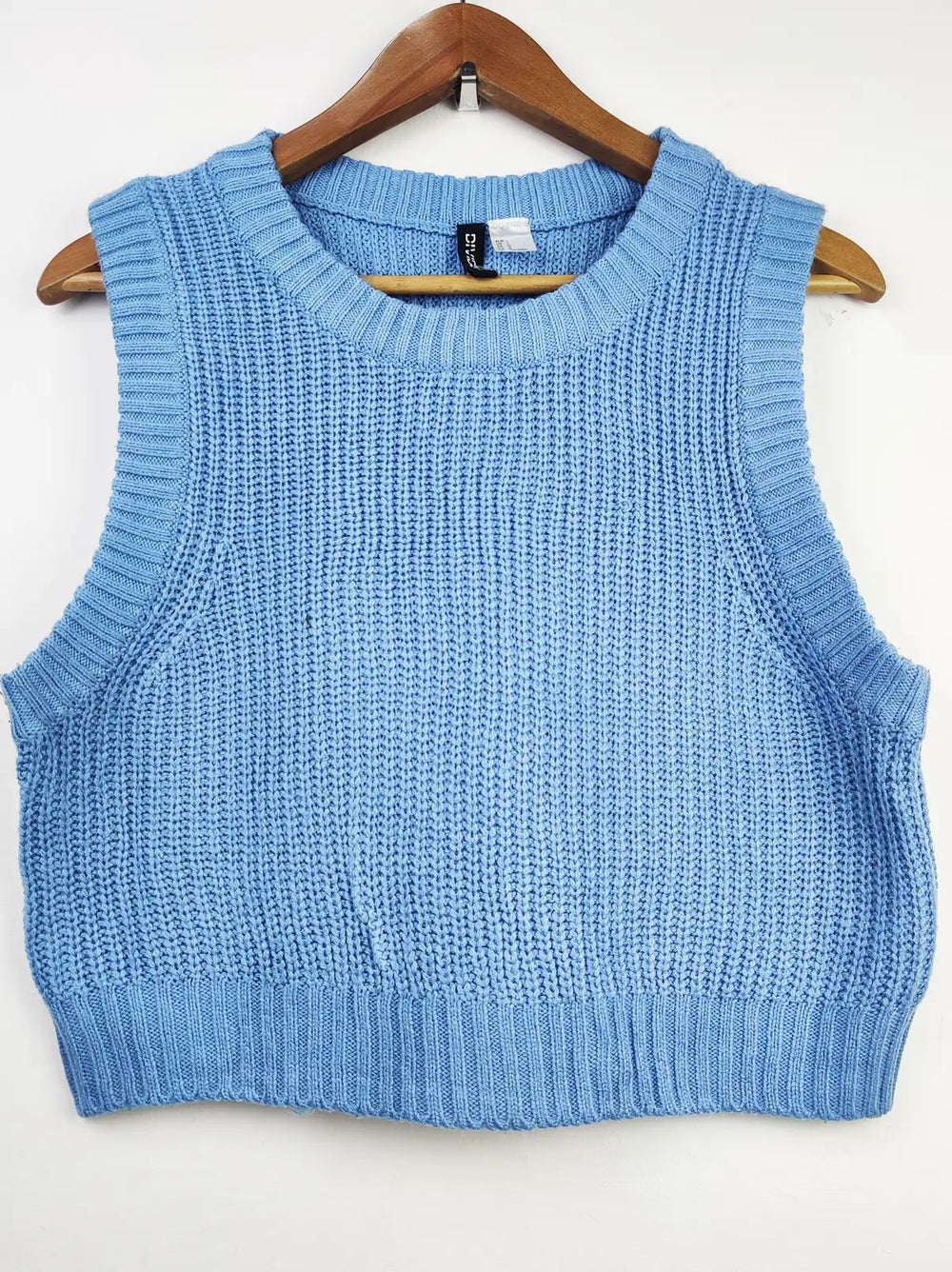 Buy online pre-used pre-loved 100% authentic & Original branded H&M (SL-1687) available in Pakistan. Top international brands avilable.