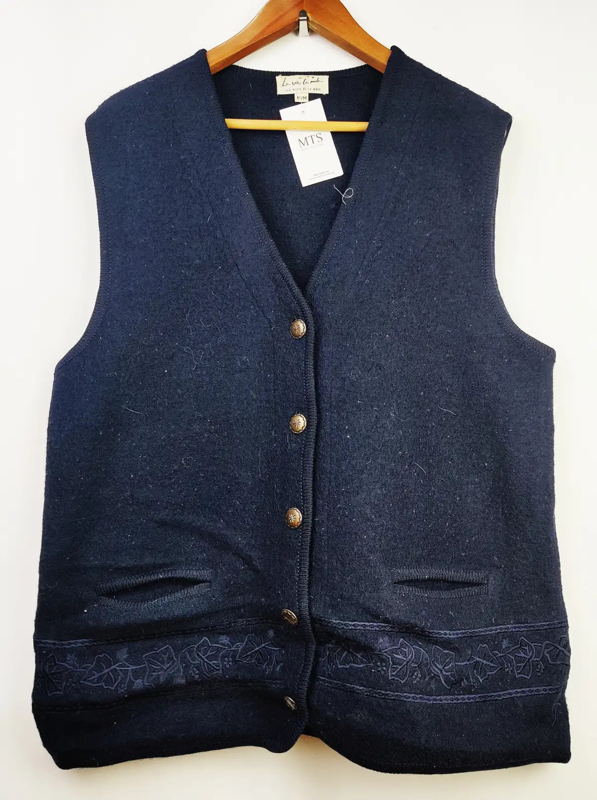 Buy online pre-used pre-loved 100% authentic & Original branded Lave La Mode (SL-1699) available in Pakistan. Top international brands avilable.