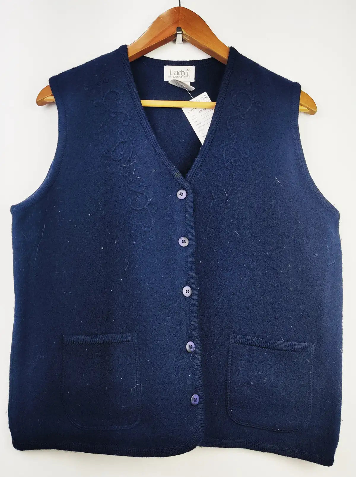 Buy online pre-used pre-loved 100% authentic & Original branded Tabi International (SL-1712) available in Pakistan. Top international brands avilable.