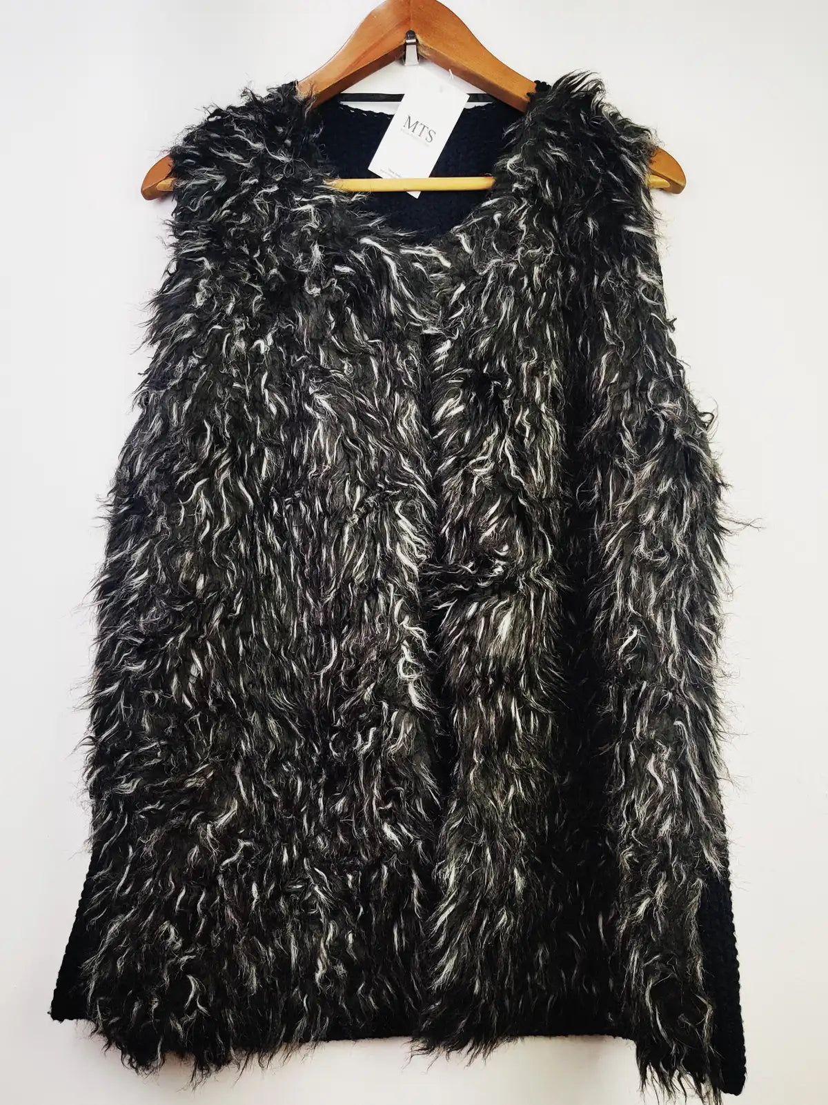 Buy online pre-used pre-loved 100% authentic & Original branded Atmosphere (SL-1716) available in Pakistan. Top international brands avilable.