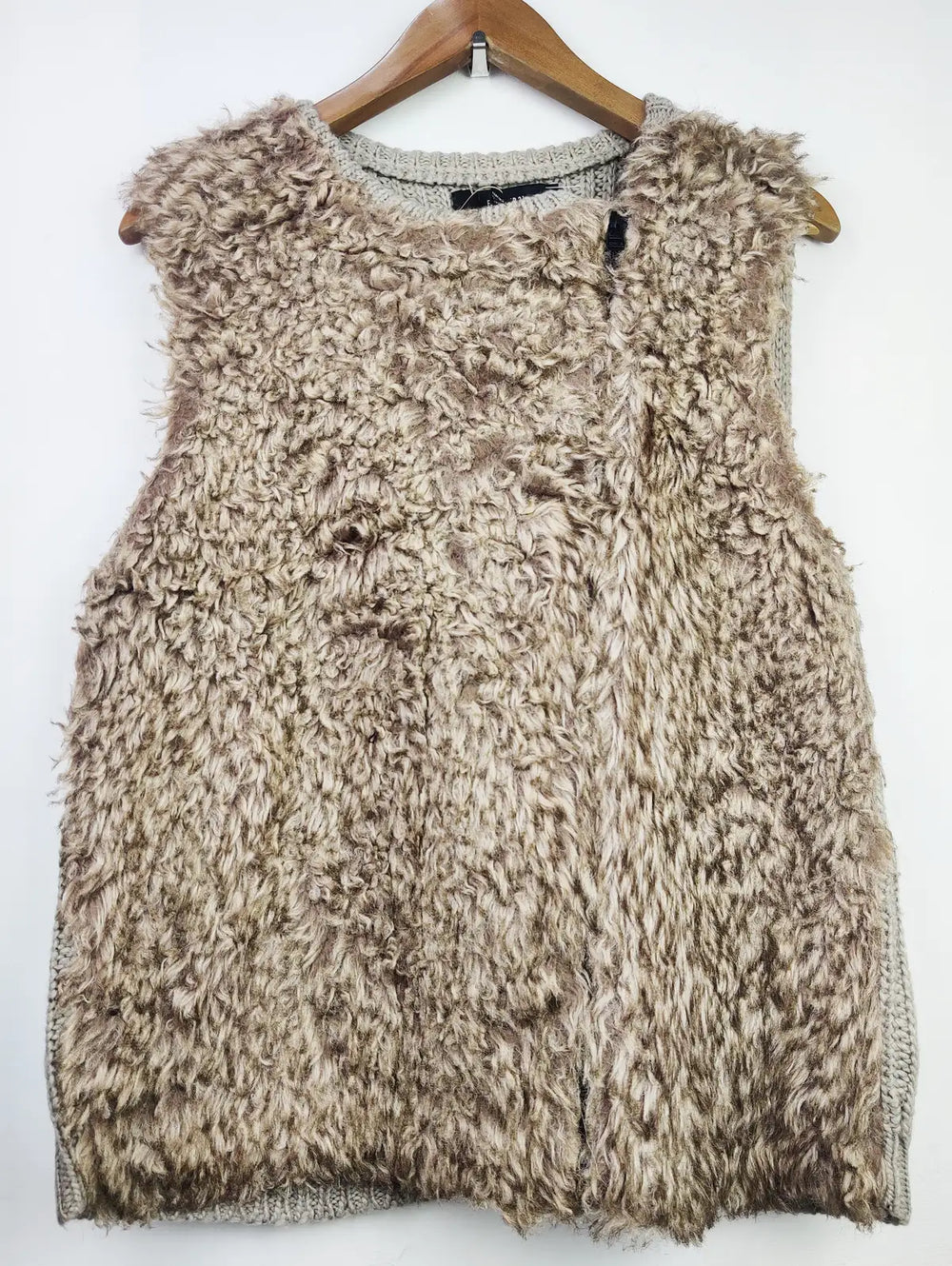 Buy online pre-used pre-loved 100% authentic & Original branded Forever 21 (SL-1717) available in Pakistan. Top international brands avilable.