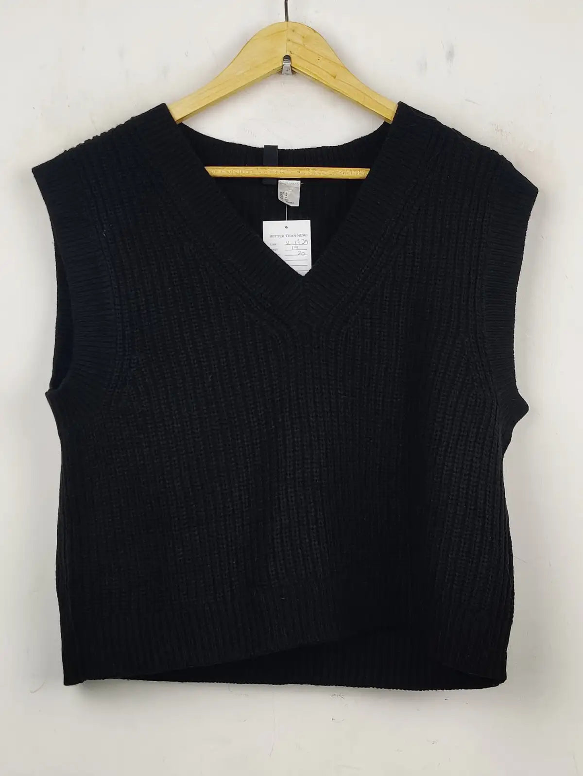 Buy online pre-used pre-loved 100% authentic & Original branded H&M (SL-1729) available in Pakistan. Top international brands avilable.