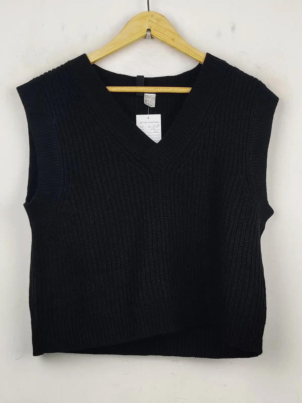 Buy online pre-used pre-loved 100% authentic & Original branded H&M (SL-1729) available in Pakistan. Top international brands avilable.