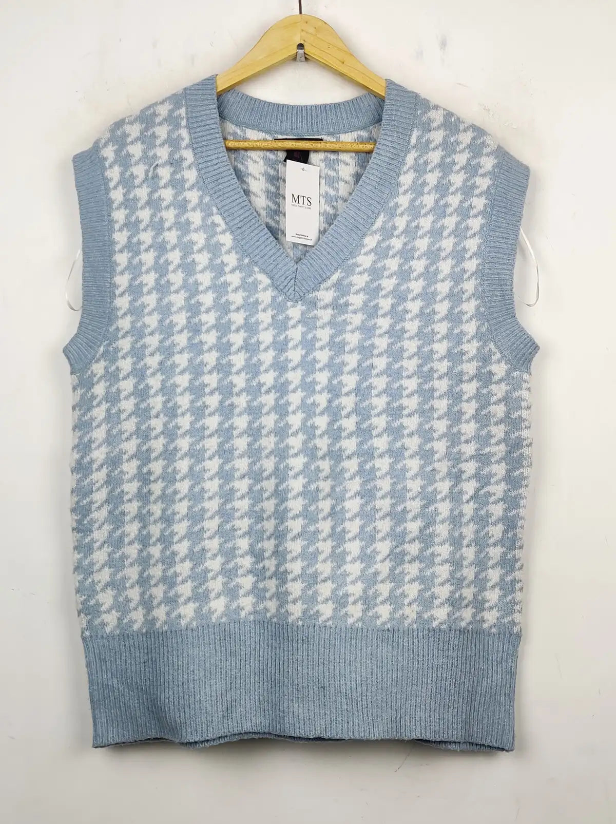 Buy online pre-used pre-loved 100% authentic & Original branded Christian Siriano (SL-1737) available in Pakistan. Top international brands avilable.