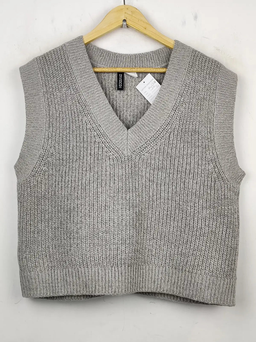 Buy online pre-used pre-loved 100% authentic & Original branded H&M (SL-1738) available in Pakistan. Top international brands avilable.