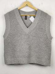 Buy online pre-used pre-loved 100% authentic & Original branded H&M (SL-1738) available in Pakistan. Top international brands avilable.