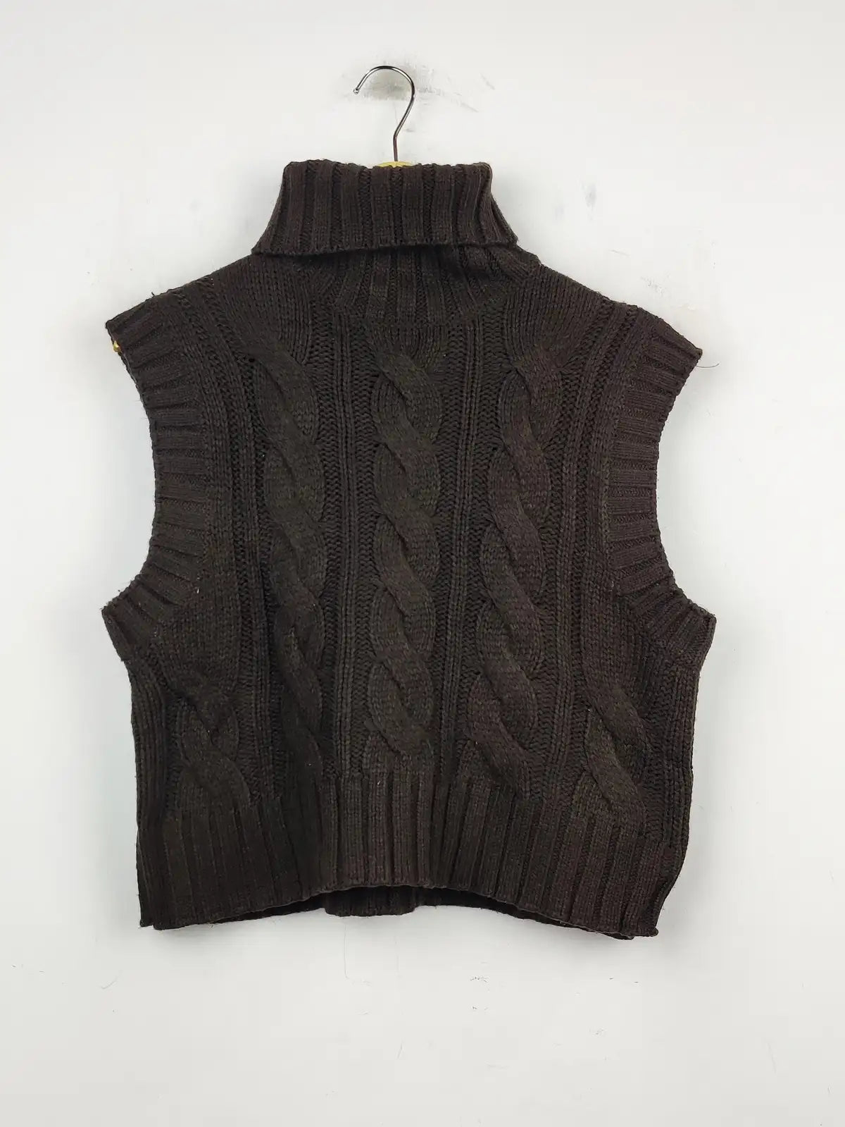 Buy online pre-used pre-loved 100% authentic & Original branded H&M (SL-1794) available in Pakistan. Top international brands avilable.