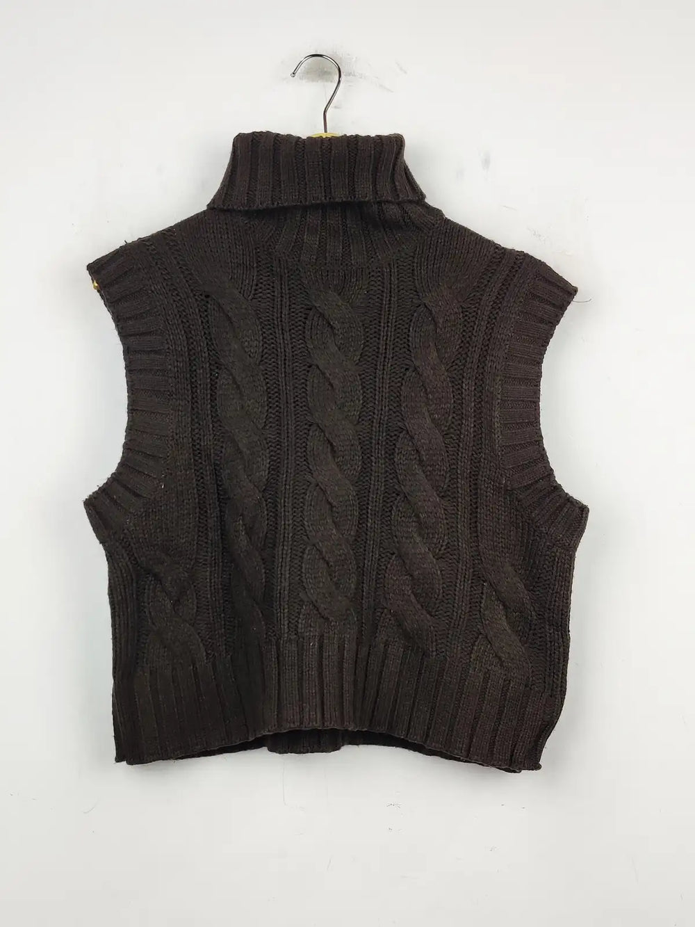 Buy online pre-used pre-loved 100% authentic & Original branded H&M (SL-1794) available in Pakistan. Top international brands avilable.