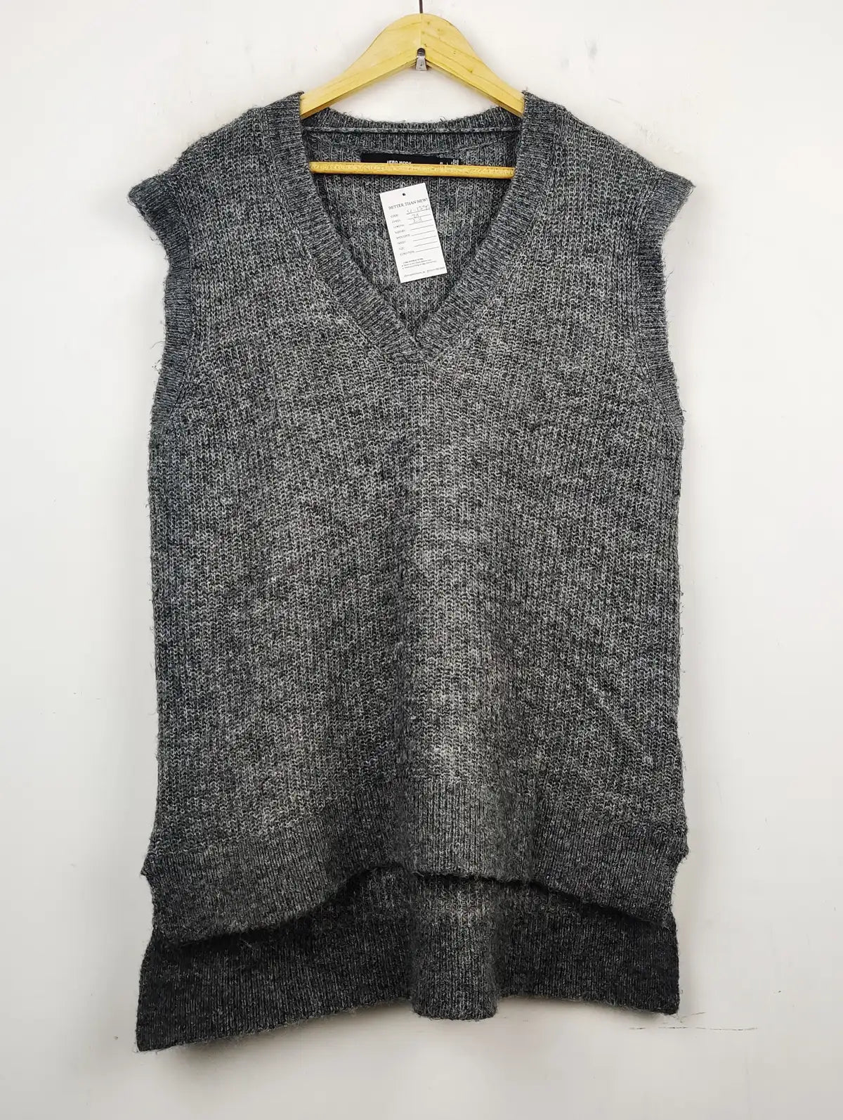 Buy online pre-used pre-loved 100% authentic & Original branded Vero Moda (SL-1797) available in Pakistan. Top international brands avilable.